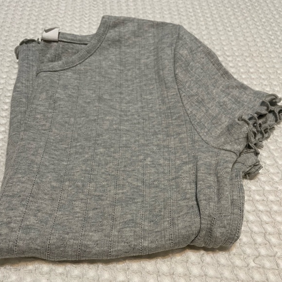 GAP - Gray Ruffle Hem Top - Picture 5 of 5